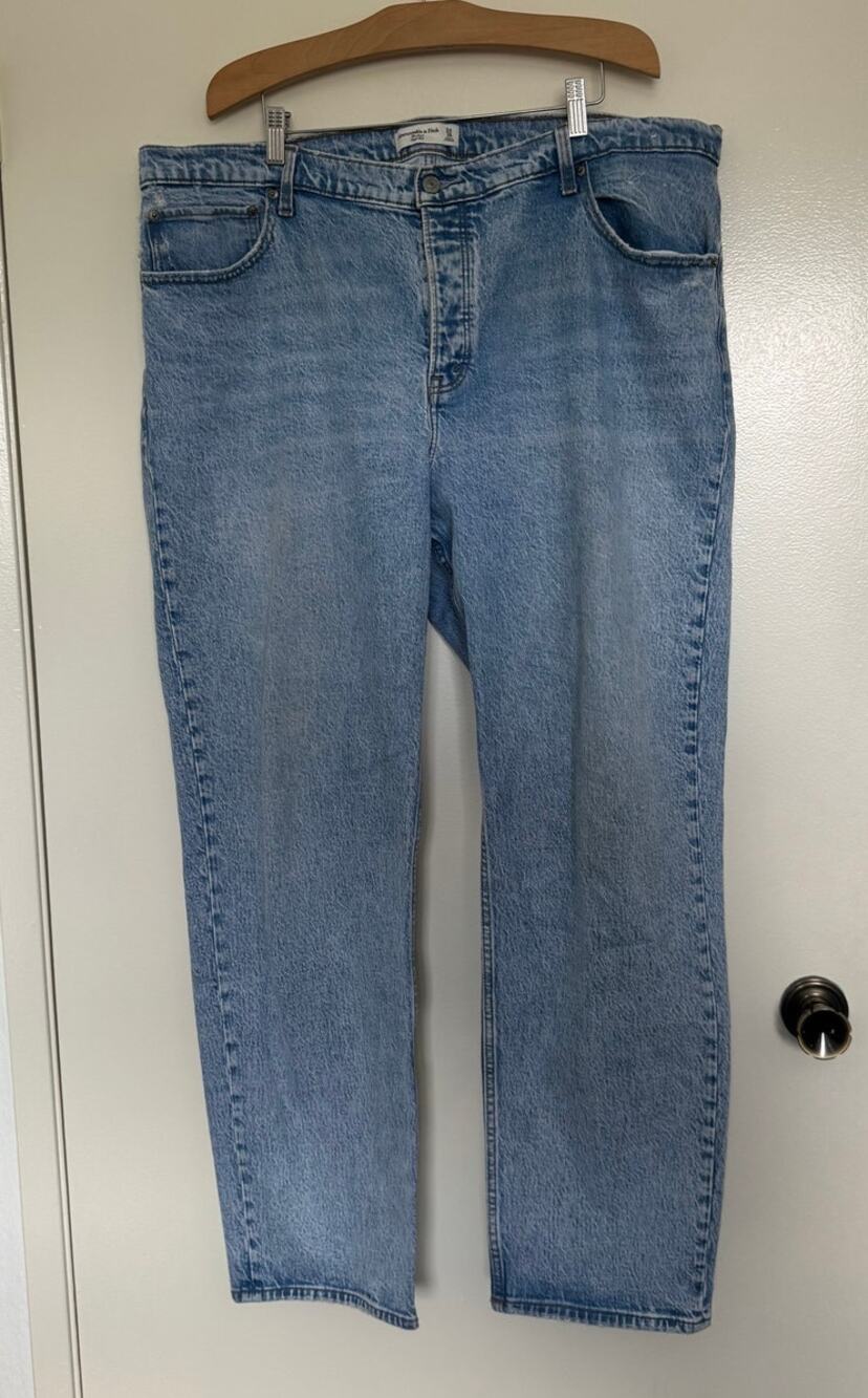 Abercrombie & Fitch Women's The Dad High-Rise Jean Size 34 / 18L